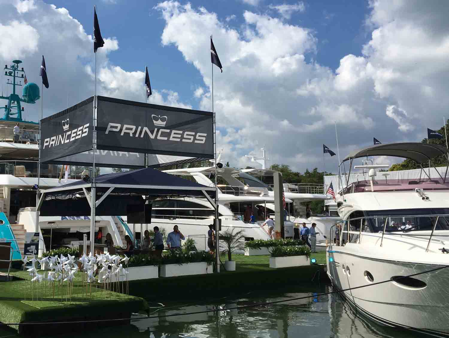 выставочный стенд princess yachts
