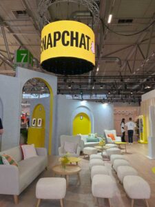stand Snapchat interior 3