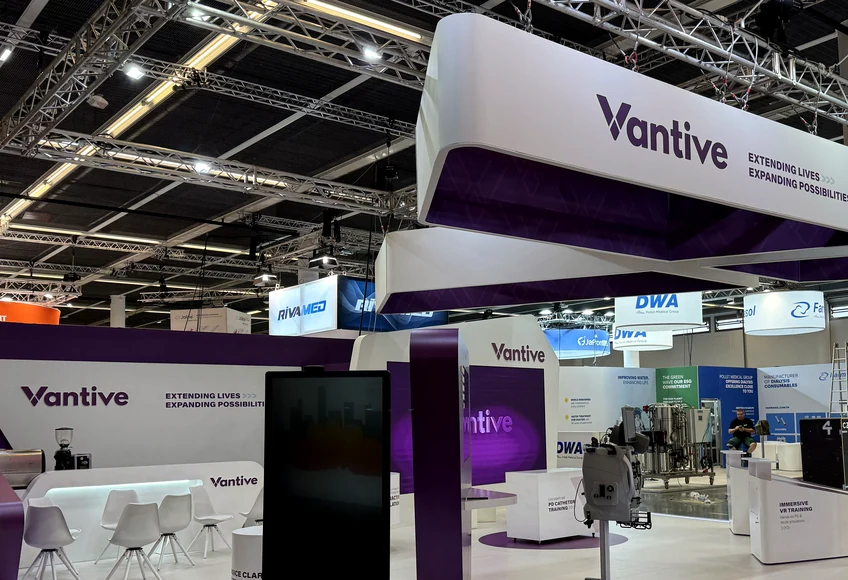 Trade show booth back wall showing clear logo, headline, product visual and limited support copy hierarchy