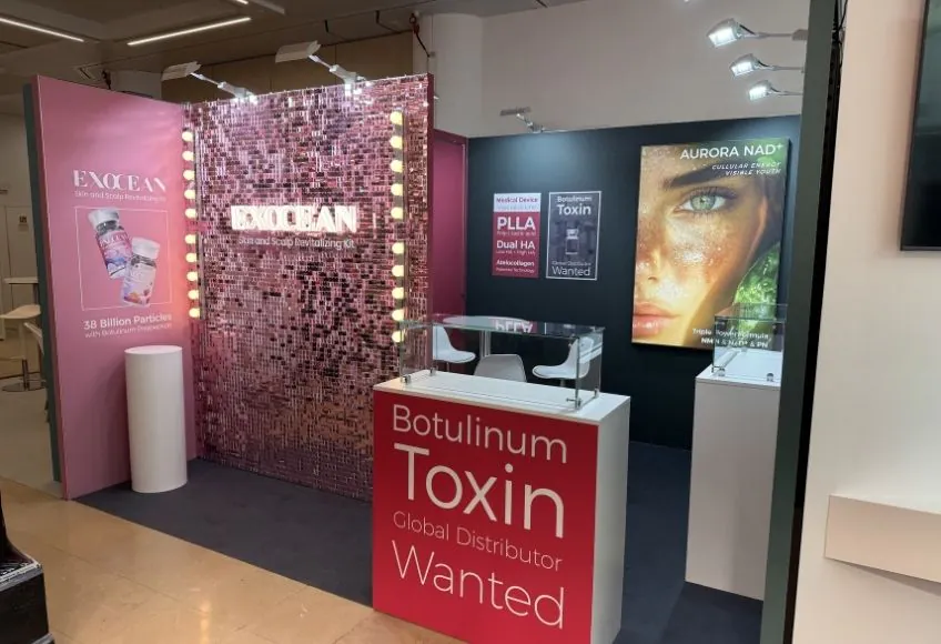 10x10 trade show booth with reception counter and product display