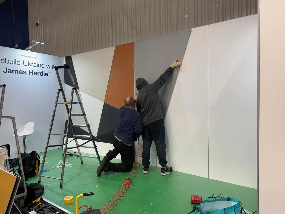 Stand build-up at Messe Ried in Ried im Innkreis with transport and dismantling coordination by a stand contractor
