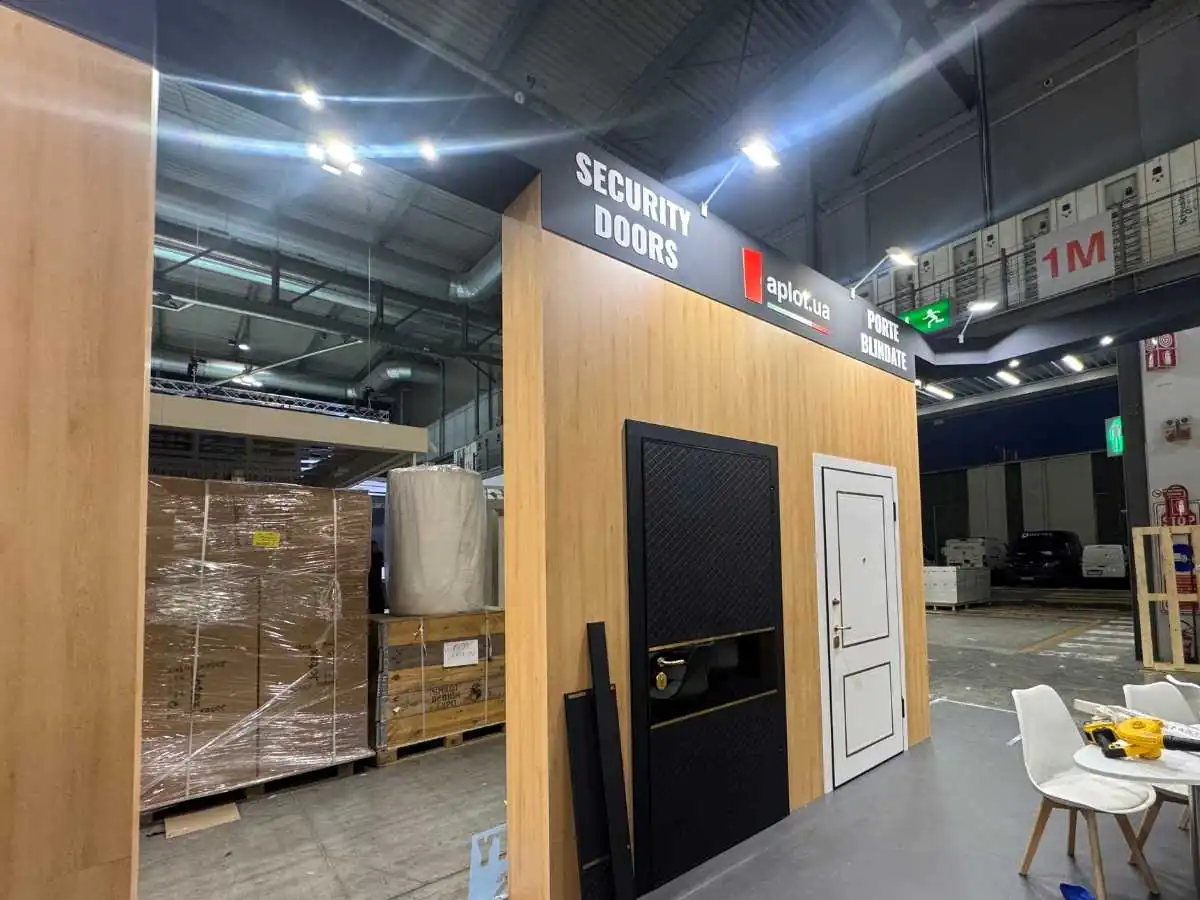 Stand installation at Tampere Exhibition and Sports Centre with on-site coordination by an exhibition stand builder in Tampere
