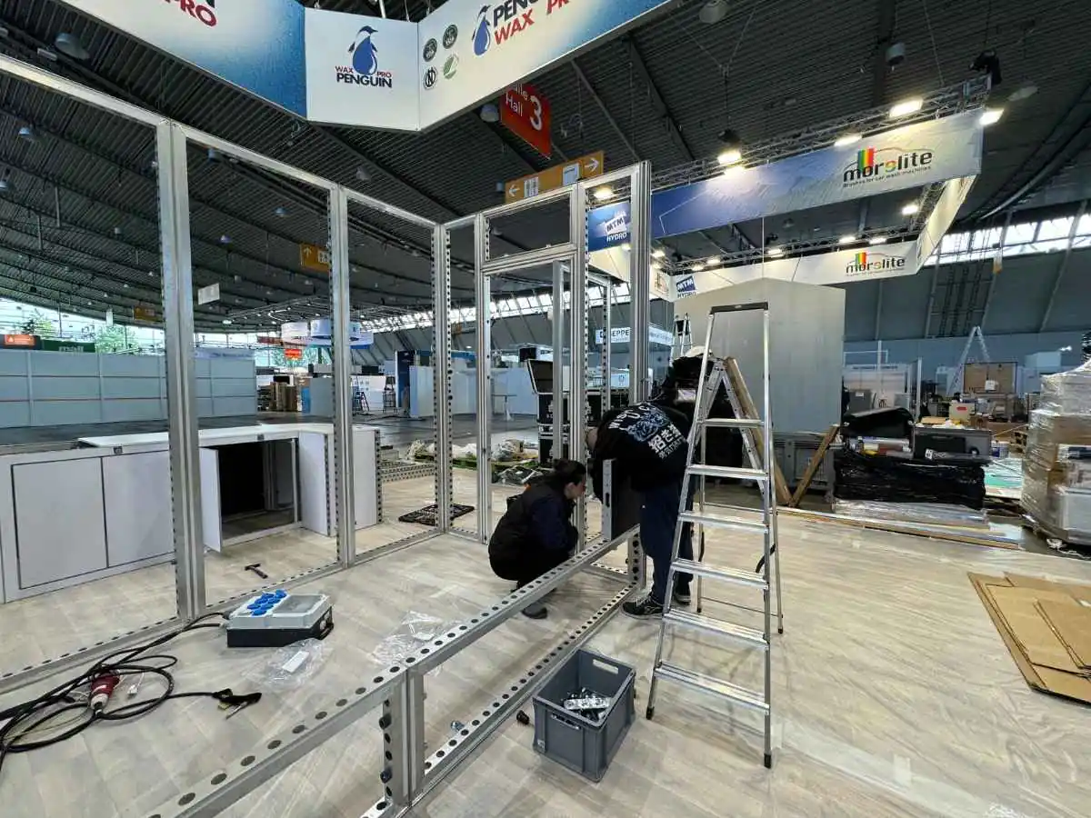 Fiera Milano build-up in Milan with transport and dismantling support from a booth builder in Milan