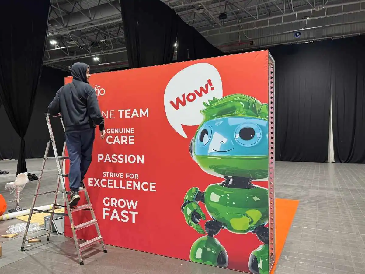 Brussels Expo stand installation in Brussels with logistics coordination by a booth builder