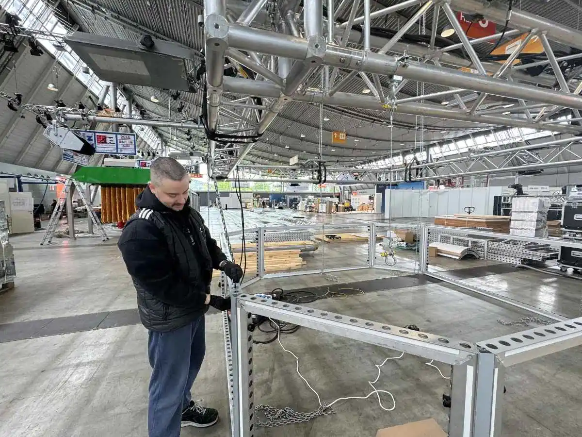 Suburban Collection Showplace build-up in Novi by an exhibition stand builder in Novi with on-site coordination