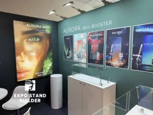 NIEWIELKIE STOISKO TARGOWE MODUŁOWE DLA MARKI KOSMETYCZNEJ NA TARGACH AMWC W MONAKO 33