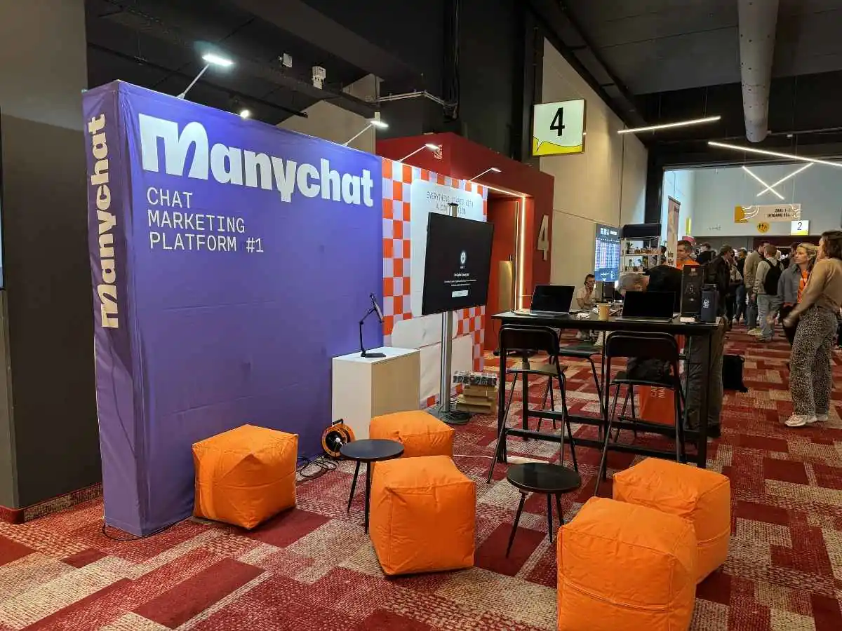 Koelnmesse Cologne stand installation with on-site coordination by an exhibition stand builder in Cologne