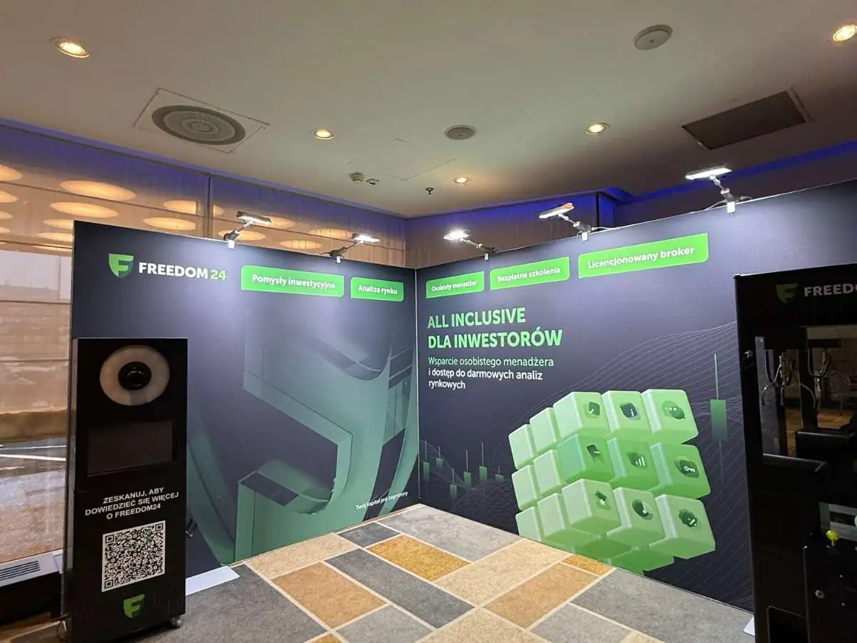 ExCeL London build-up in London by an exhibition stand contractor with coordinated installation