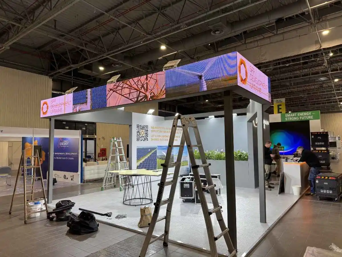 Messe Düsseldorf build-up in Dusseldorf by a stand contractor with approval and logistics coordination