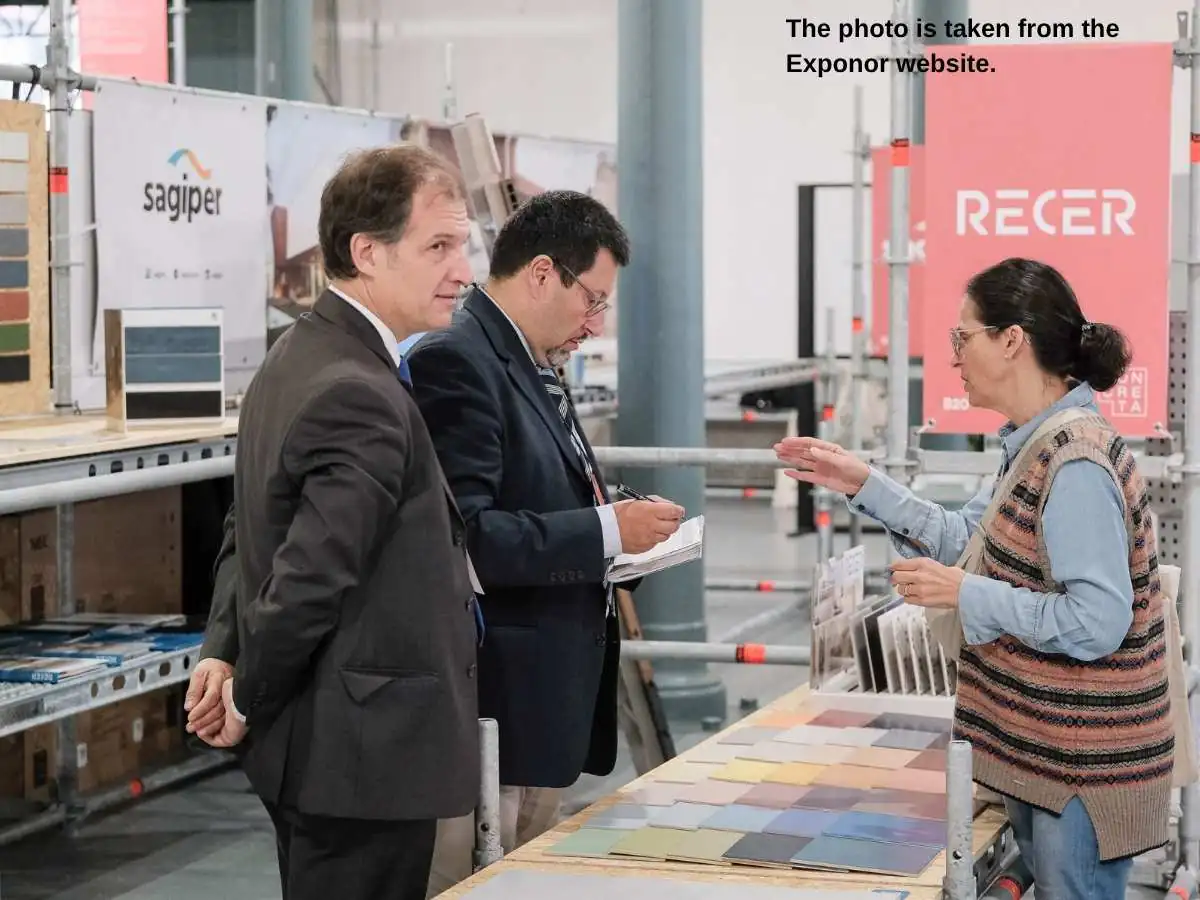 Concreta  2026 stand in Porto at Exponor with meeting area and material sample wall