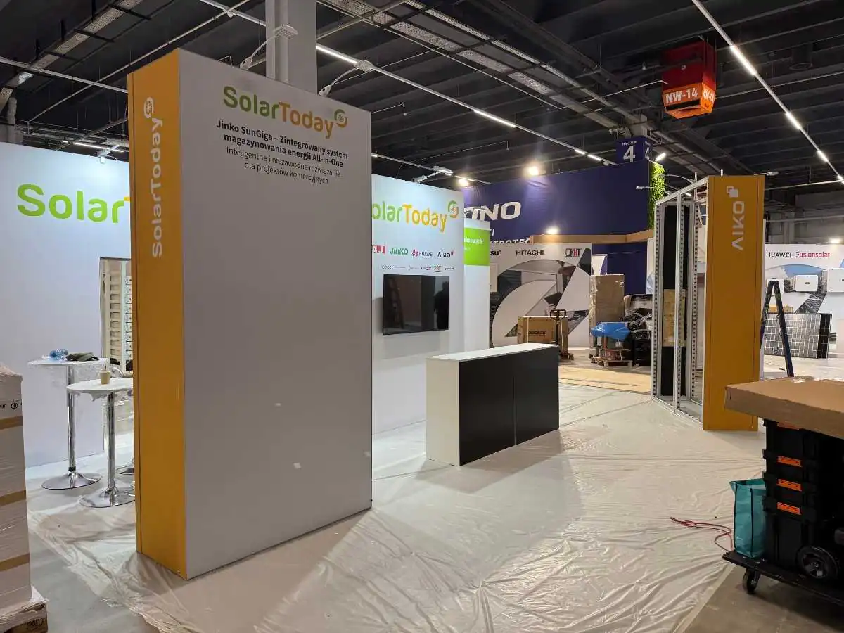 Jacob K. Javits Convention Center stand installation in NY with logistics coordination by a booth builder