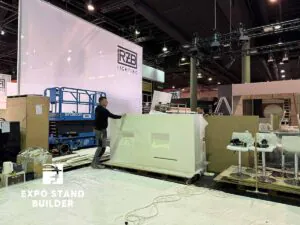 INDIVIDUELLER MESSESTAND AUF DER LIGHT + BUILDING IN FRANKFURT 62