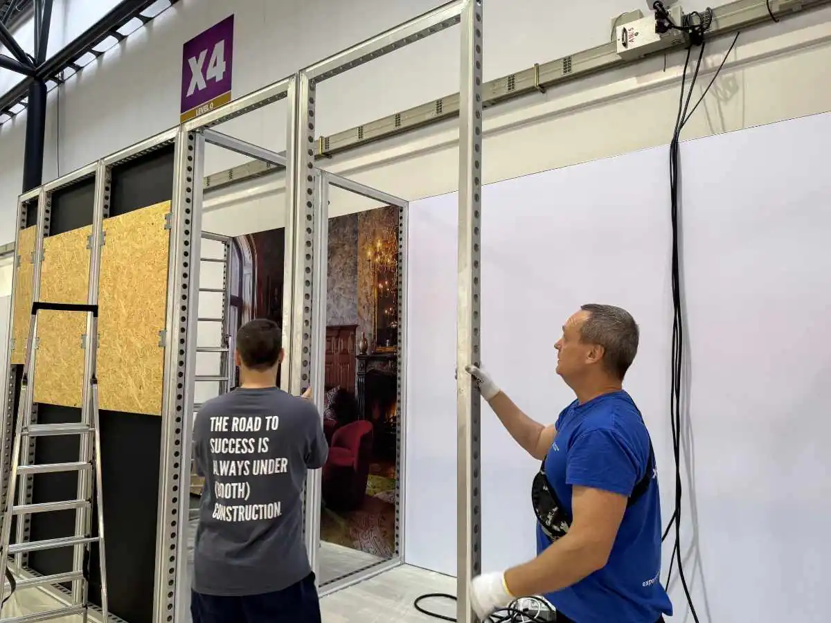 The Mirage Hotel Las Vegas stand installation with local approvals and on-site coordination by a booth builder