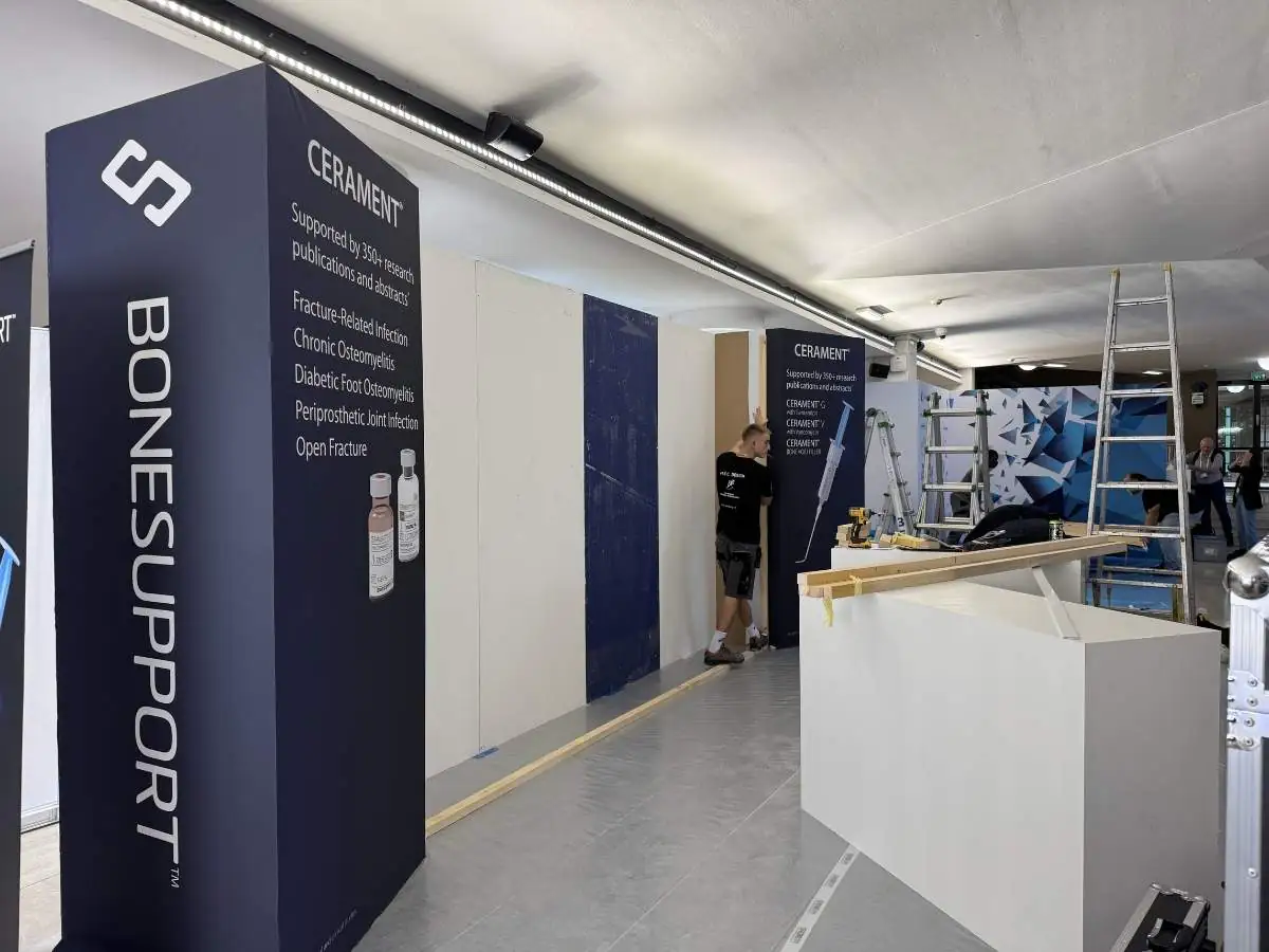 Moscone Center stand installation in San Francisco with logistics coordination by a booth builder
