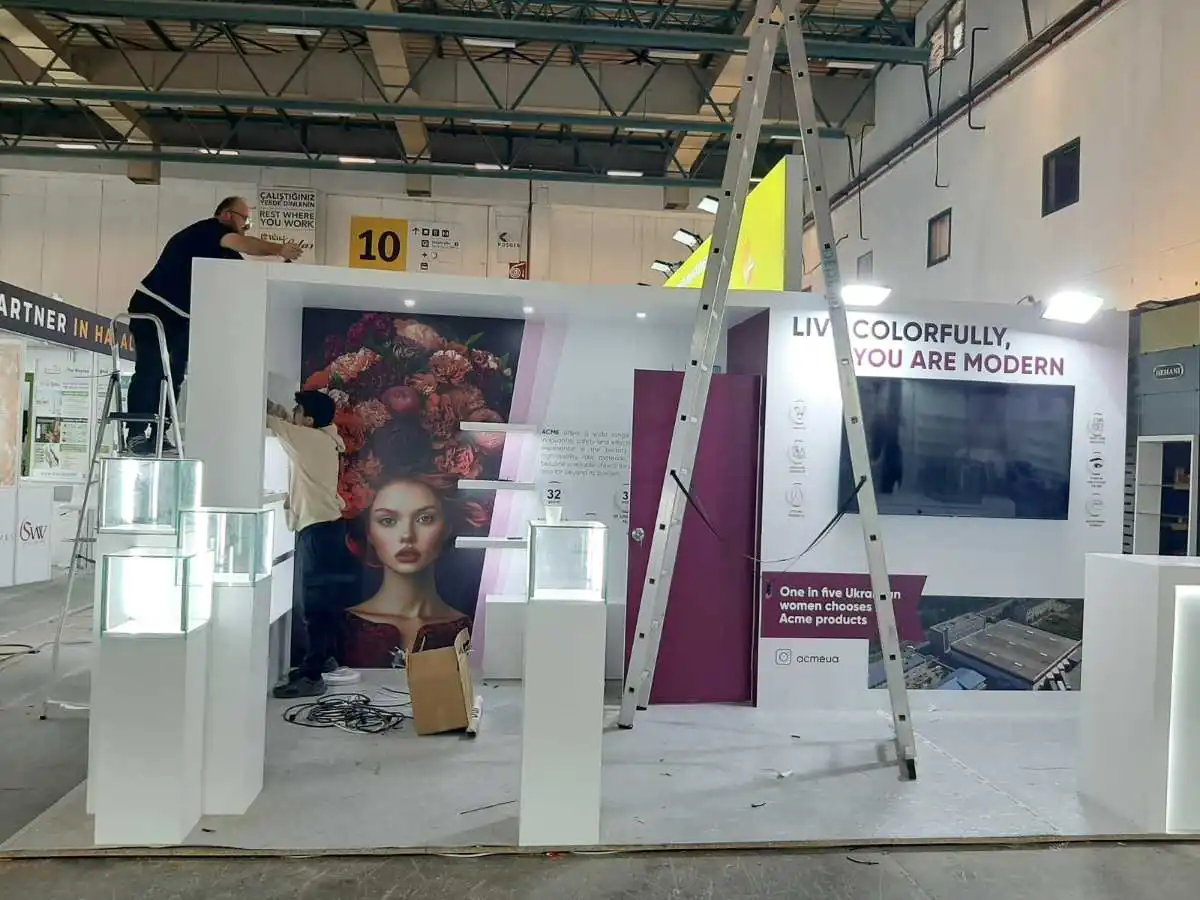 Fiera Milano build-up in Milan with installation coordination by an exhibition stand builder in Milan