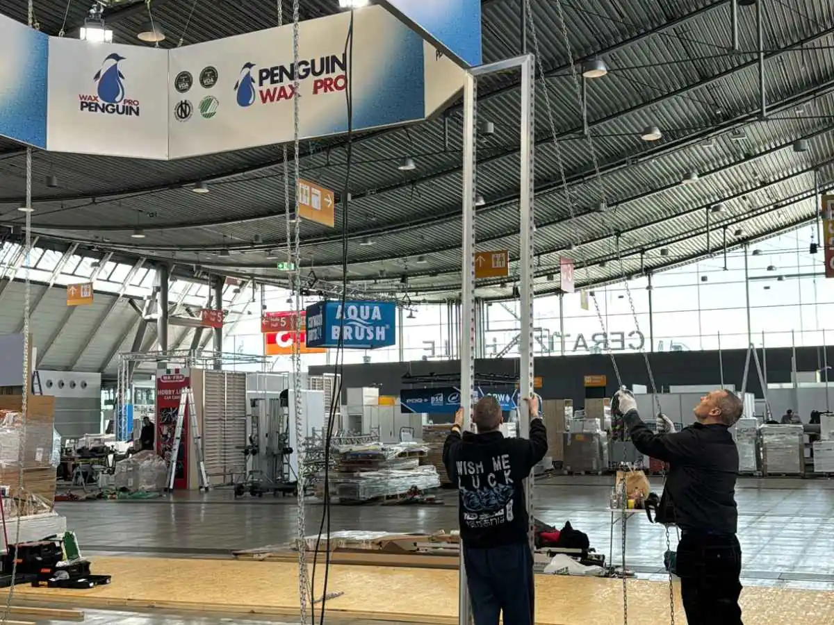 NEC Birmingham stand installation with on-site coordination by an exhibition stand builder in Birmingham
