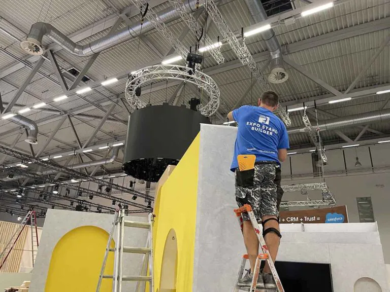 Монтаж индивидуального выставочного стенда в Катовице командой ESBAU