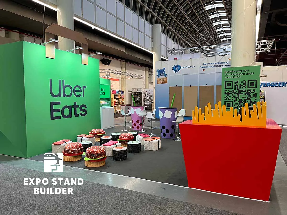 Expo Messebau Projekt mit integrierten Besprechungsräumen