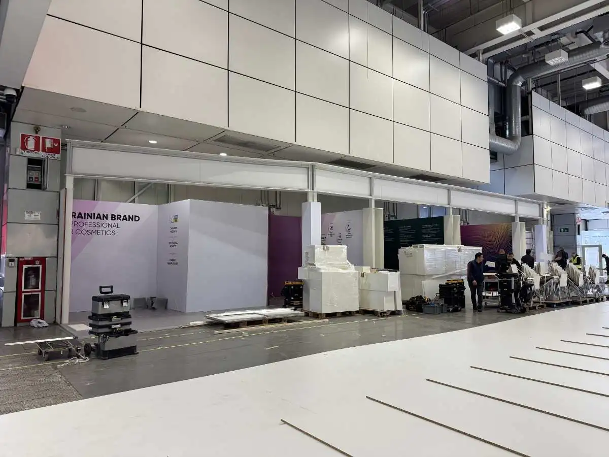 LVCC build-up in Las Vegas with transport and dismantling support by a booth builder