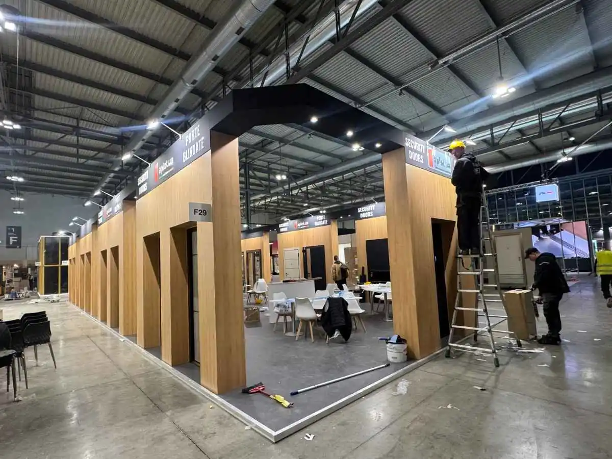Fiera Milano build-up in Milan with on-site stand installation and logistics coordination