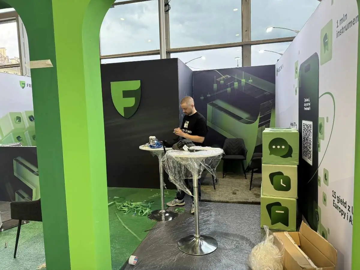 Messe Stuttgart build-up by exhibition stand builder in Stuttgart with approval-ready installation planning