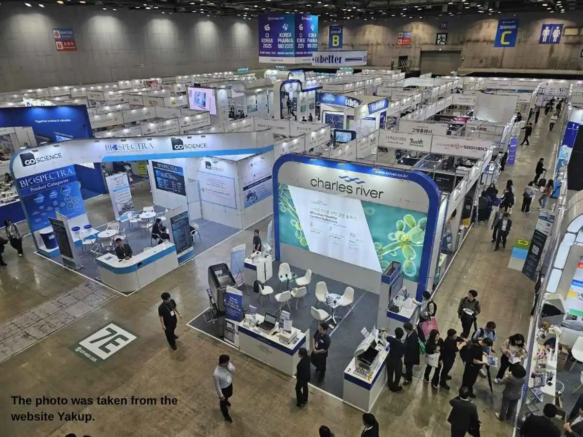 ICPI Week  2027 stand in Seoul with skincare consultation area and KINTEX meeting space