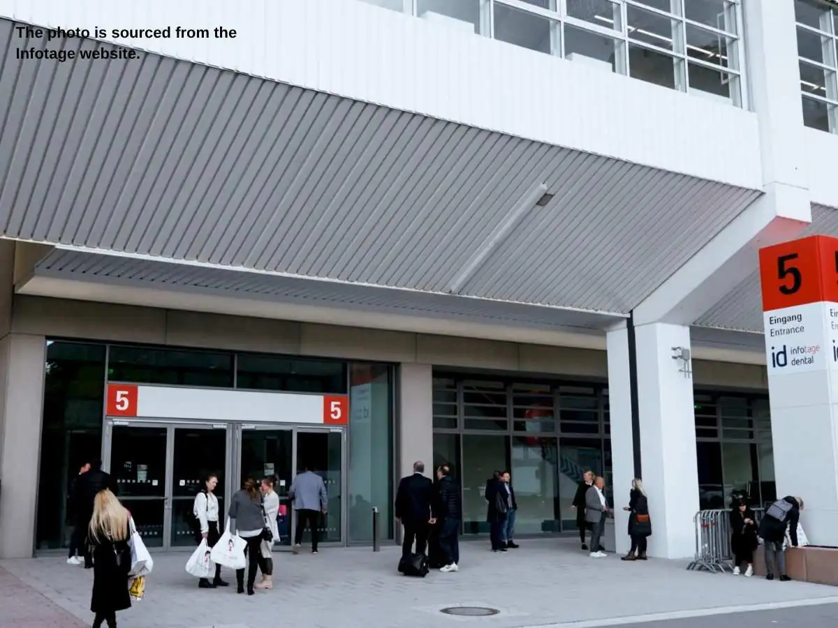 Exhibition stand at Id Infotage Dental Munchen  2028 in Munich with consultation area and hygiene-grade finish