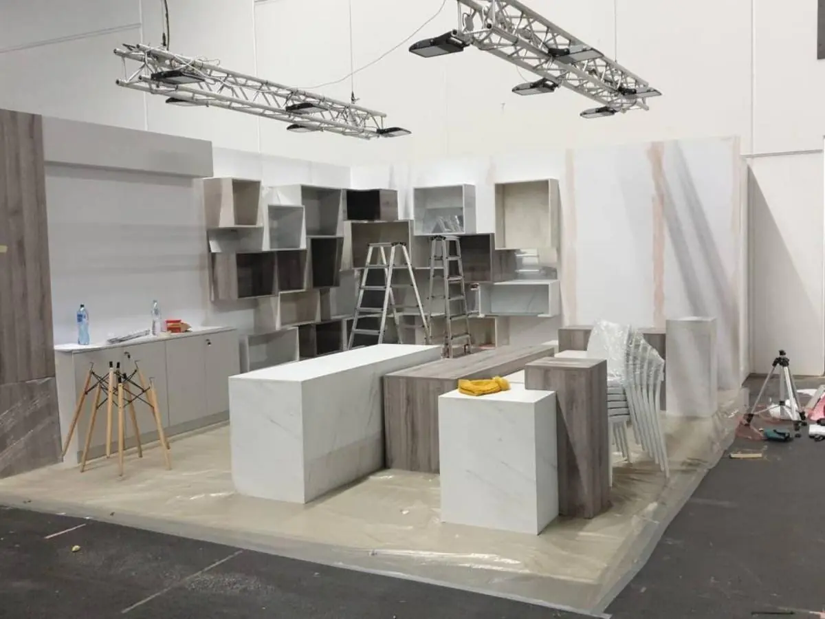 Koelnmesse Cologne stand build-up with approvals and logistics handled by an exhibition stand builder in Cologne