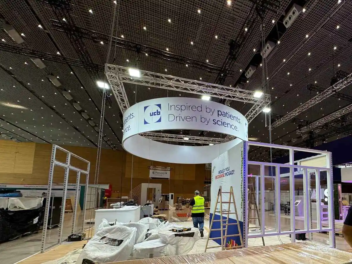 McCormick Place build-up in Chicago by an exhibition stand builder in Chicago with on-site installation control