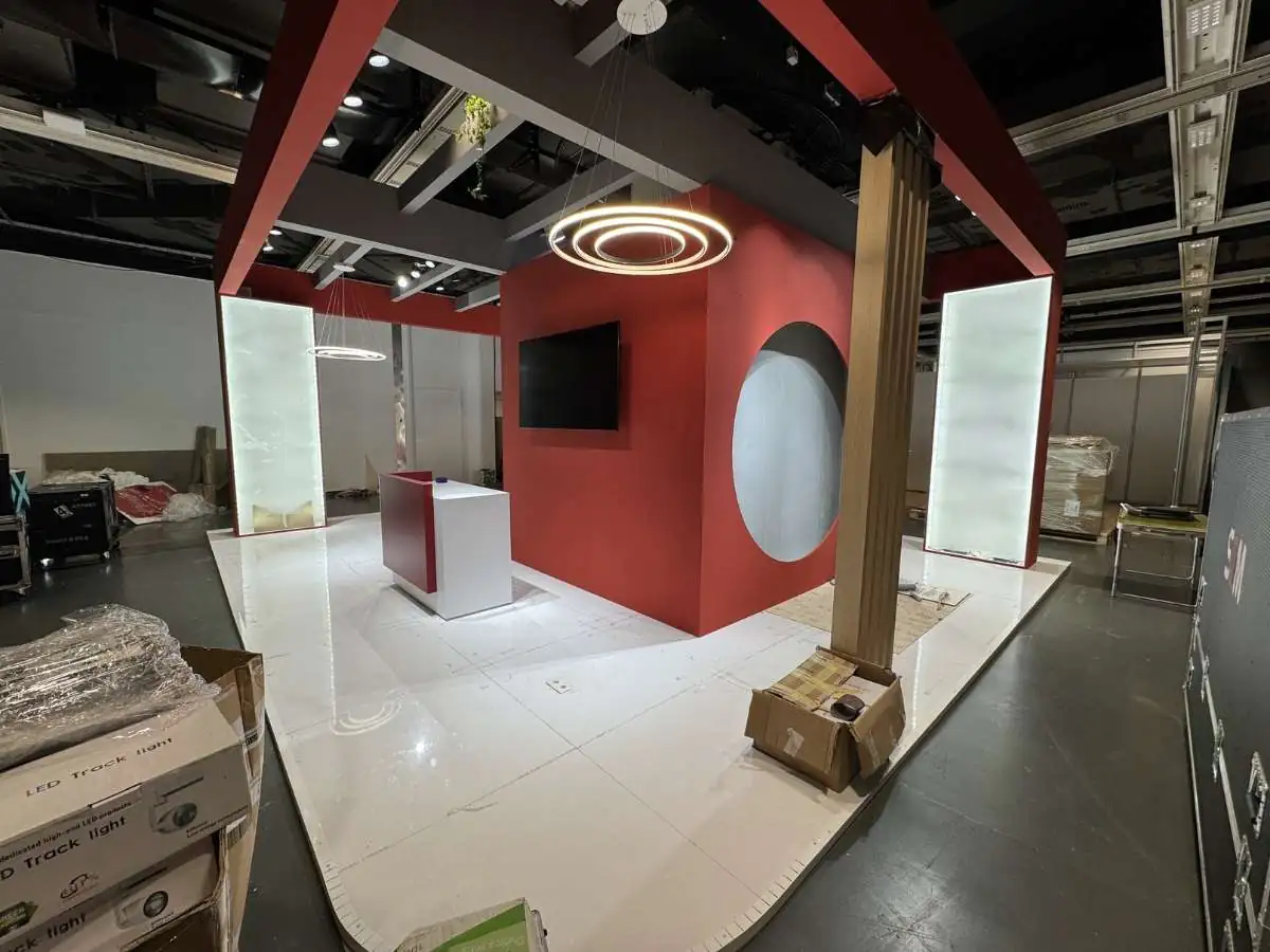 Koelnmesse Cologne stand installation with on-site coordination by an exhibition stand builder in Cologne