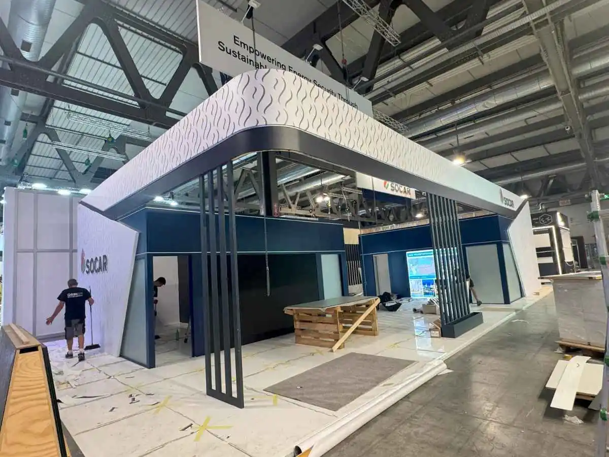 Jacob K. Javits Convention Center stand installation in NY with on-site coordination by a booth builder