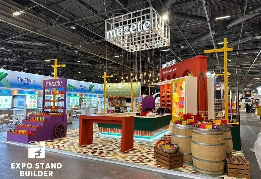 Island booth trade show layout open on all four sides