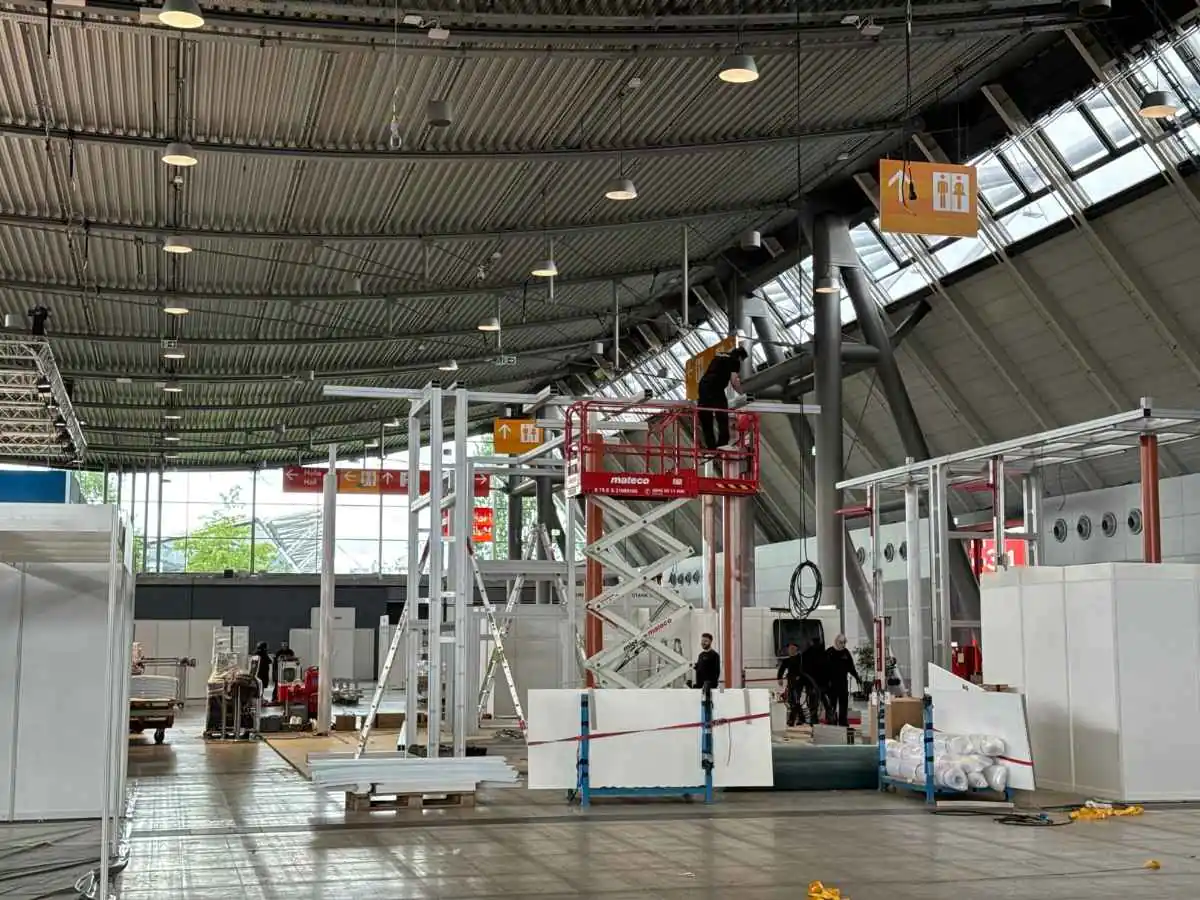Disneyland Paris build-up in Paris with on-site coordination by an exhibition stand contractor