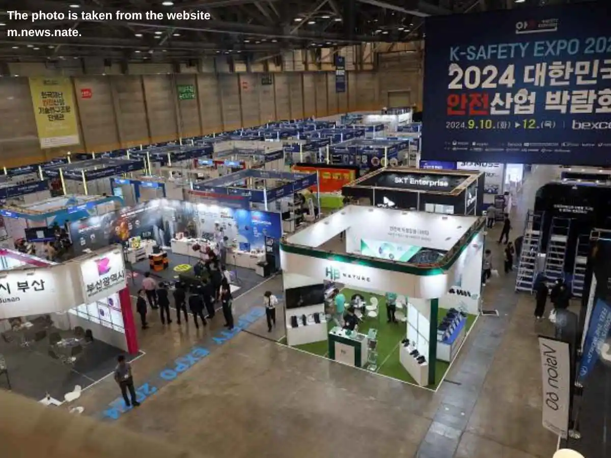 K-Safety Expo  2027 stand in Seoul with security demo zone and KINTEX meeting area