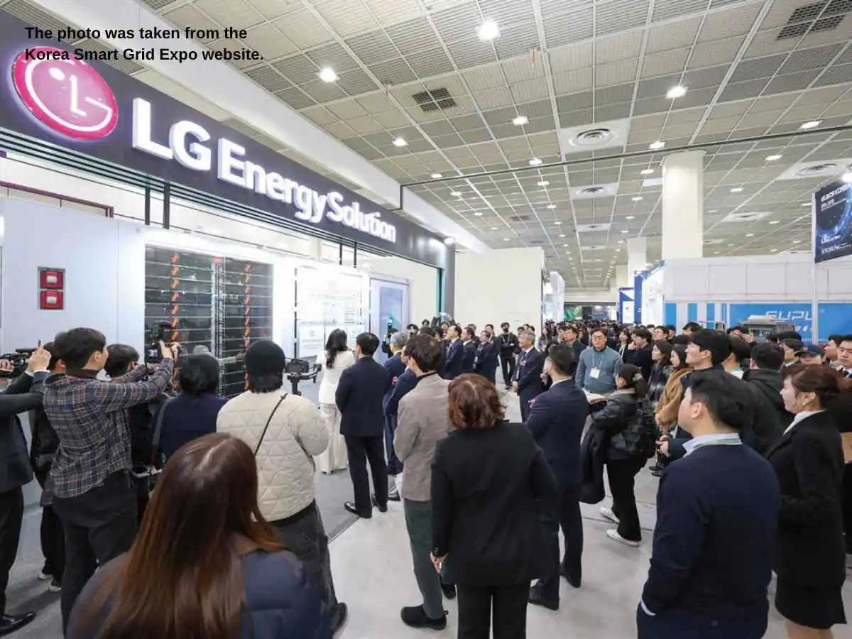 Exhibition stand at Korea Smart Grid Expo  2027 in Seoul with demo stations and COEX meeting area