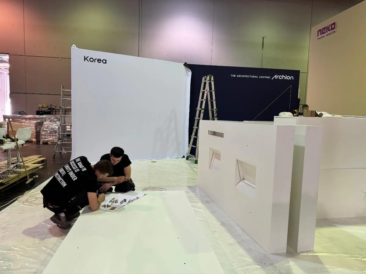 Stand installation at Seoul International Park in Los Angeles with venue logistics and on-site coordination