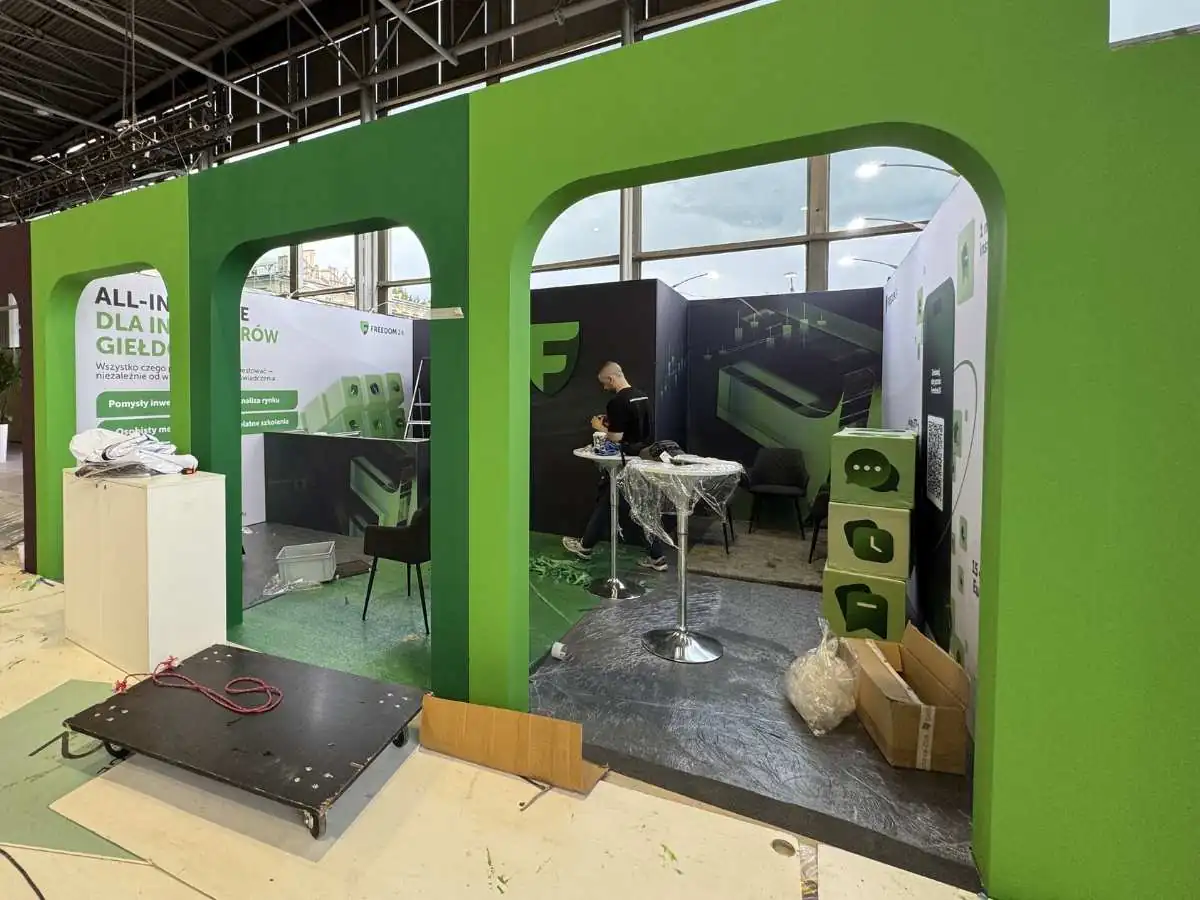 Stand installation at Istanbul Expo Center IFM in Istanbul with on-site coordination by an exhibition stand contractor