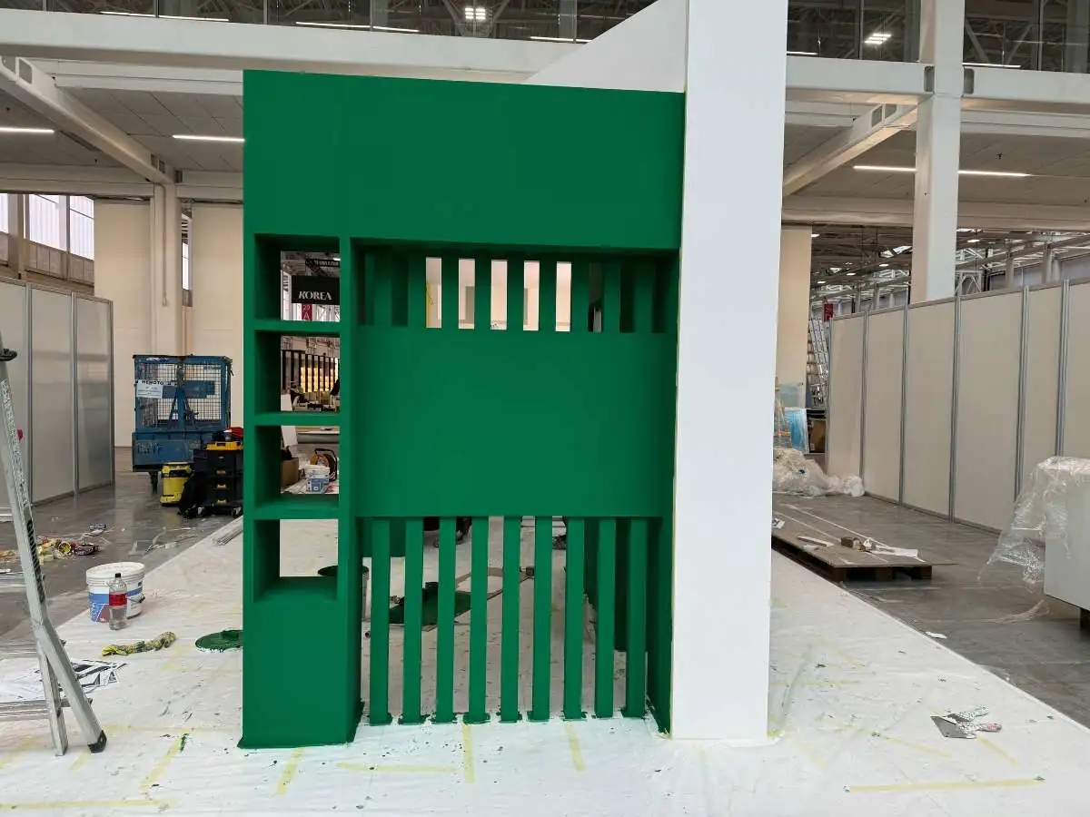 Fiera Milano Rho in Milan with stand build-up and dismantling coordination by a booth builder