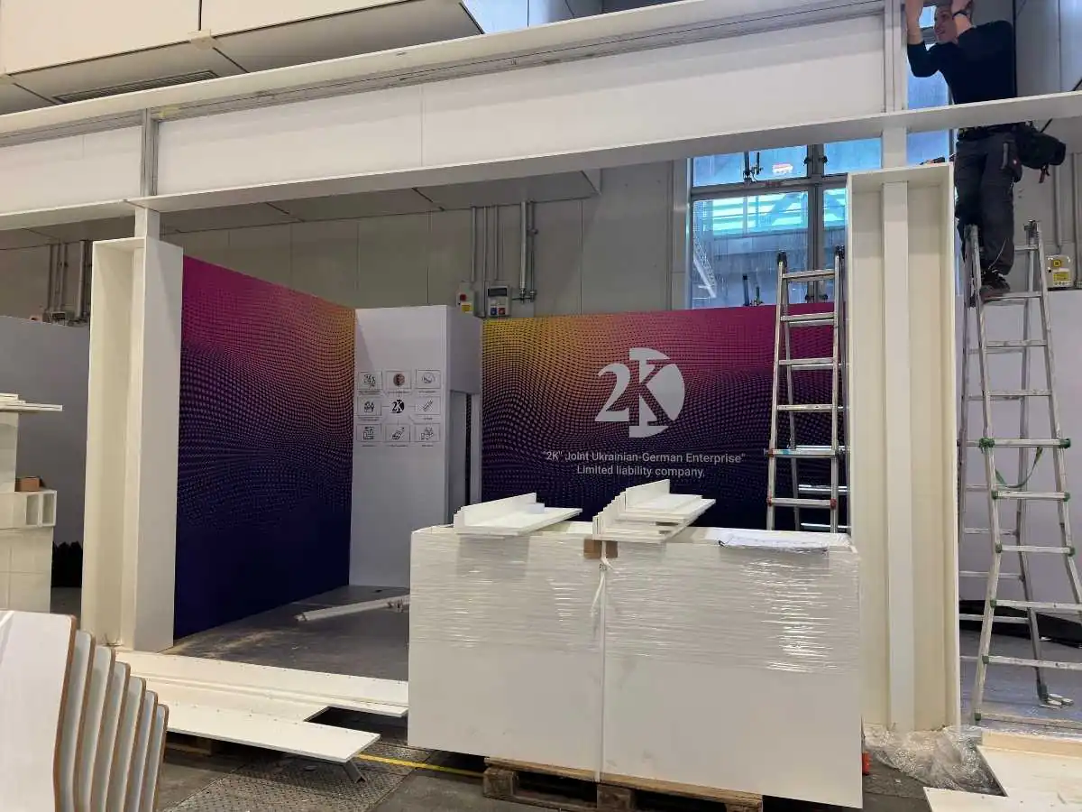 Al Maktoum International Airport stand build-up in Dubai with on-site coordination and approval control