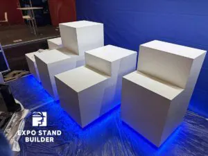 INDIVIDUELL ANGEPASSTER MODULARER MESSESTAND AUF DER PMREXPO 51