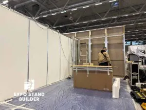 INDIVIDUELL ANGEPASSTER MODULARER MESSESTAND AUF DER PMREXPO 61