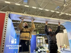 INDIVIDUELL ANGEPASSTER MODULARER MESSESTAND AUF DER PMREXPO 60