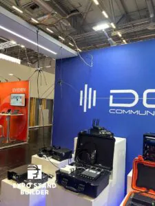 INDIVIDUELL ANGEPASSTER MODULARER MESSESTAND AUF DER PMREXPO 21