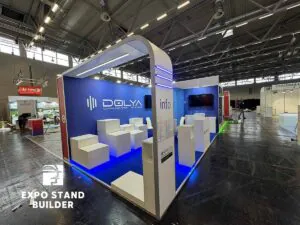 INDIVIDUELL ANGEPASSTER MODULARER MESSESTAND AUF DER PMREXPO 10