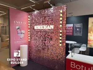 NIEWIELKIE STOISKO TARGOWE MODUŁOWE DLA MARKI KOSMETYCZNEJ NA TARGACH AMWC W MONAKO 23