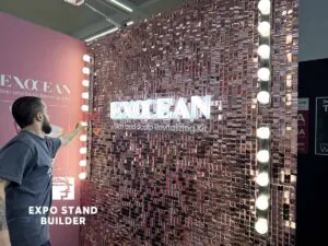 NIEWIELKIE STOISKO TARGOWE MODUŁOWE DLA MARKI KOSMETYCZNEJ NA TARGACH AMWC W MONAKO 21