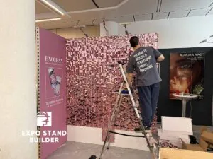 NIEWIELKIE STOISKO TARGOWE MODUŁOWE DLA MARKI KOSMETYCZNEJ NA TARGACH AMWC W MONAKO 42