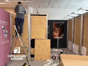 NIEWIELKIE STOISKO TARGOWE MODUŁOWE DLA MARKI KOSMETYCZNEJ NA TARGACH AMWC W MONAKO 41