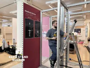 NIEWIELKIE STOISKO TARGOWE MODUŁOWE DLA MARKI KOSMETYCZNEJ NA TARGACH AMWC W MONAKO 40