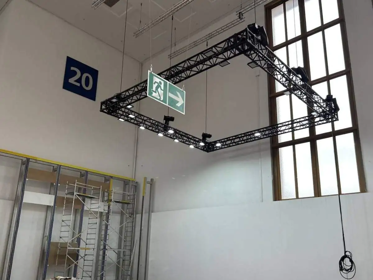 Tokyo Big Sight build-up by an exhibition stand builder in Tokyo with on-site coordination and approval handling